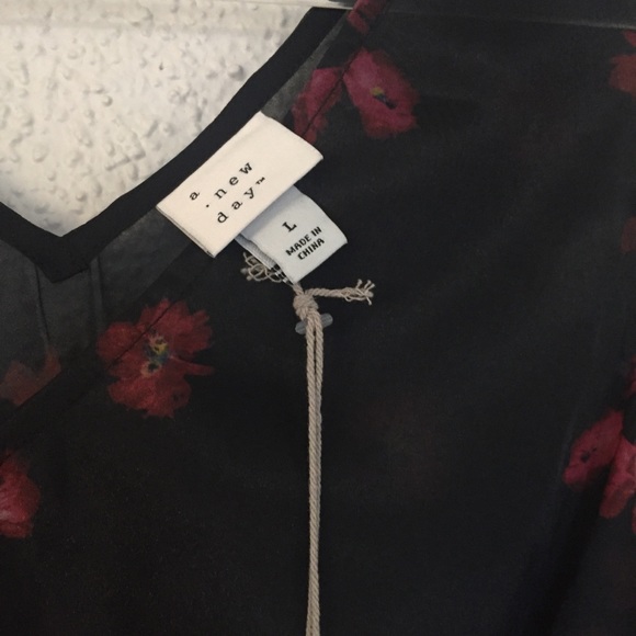 🎈4/$20 A New Day Sheer Floral Top - Picture 4 of 5